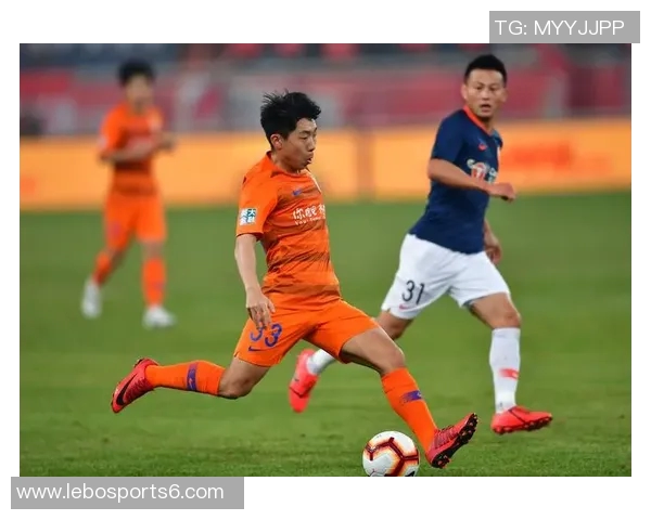 鲁能足球队奋勇争先展现团队精神与拼搏意志的辉煌历程