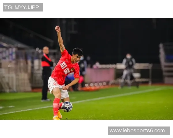 恒大与苏宁激战正酣双方进球精彩瞬间回顾与分析